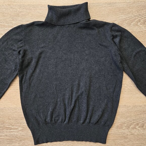 H&M Fine-Knit Turtleneck Sweater Women’s Small Lightweight Viscose Blend Top - Picture 6 of 15